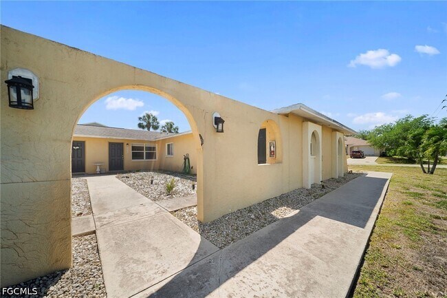 13403 Pine Needle Ln in Ft. Myers, FL - Building Photo - Building Photo