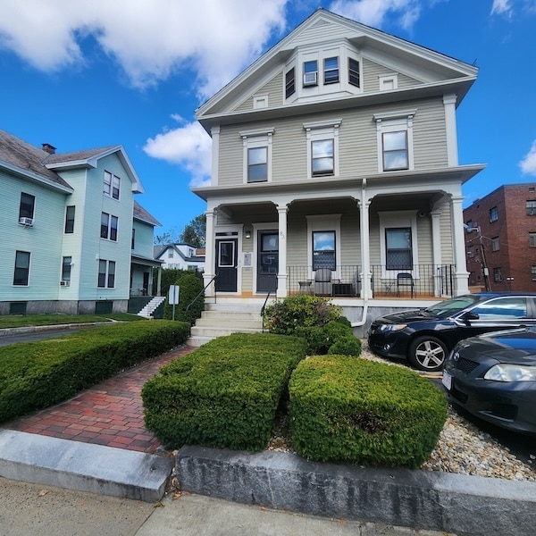 83 Elm St, Unit 1 in Worcester, MA - Foto de edificio - Building Photo
