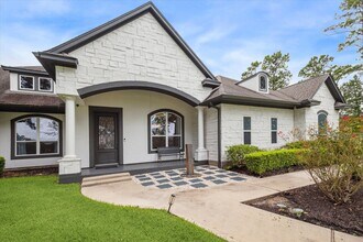 7811 Bent Green Ln in Spring, TX - Foto de edificio - Building Photo