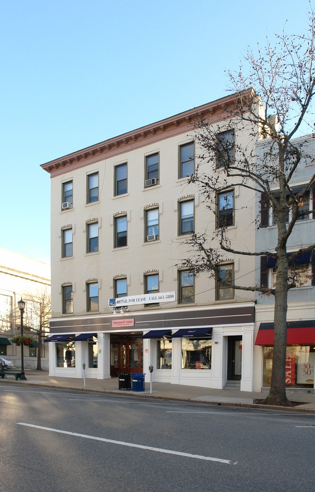 145 Greenwich Ave in Greenwich, CT - Building Photo - Building Photo