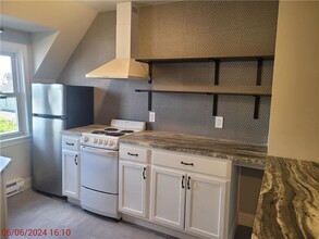 125 S Church St, Unit 2 in Nazareth, PA - Building Photo - Building Photo