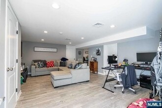 126 Riverside Ave in Lyndhurst, NJ - Building Photo - Building Photo