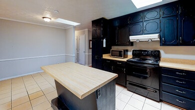 362 Camelot Pky in Jonesboro, GA - Foto de edificio - Building Photo