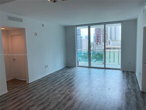 951 Brickell Ave, Unit 1107 in Miami, FL - Building Photo - Building Photo