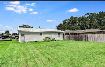 907 Elizabeth St in Scott, LA - Building Photo - Building Photo