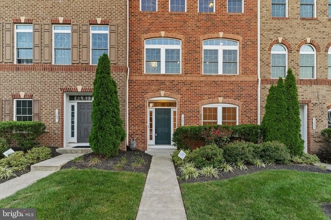 13693 Neil Armstrong Ave, Unit 4E in Herndon, VA - Building Photo - Building Photo