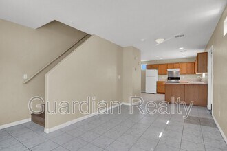 5258 Paradise Skies Ave in Las Vegas, NV - Building Photo - Building Photo
