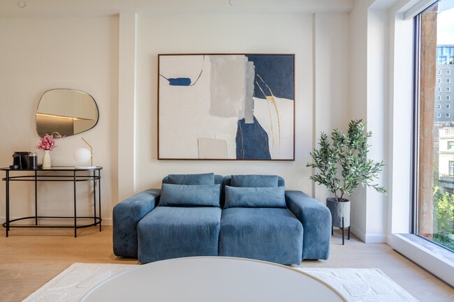 2140 Rue de la Montagne