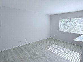 117 Gardens Dr, Unit 201 in Pompano Beach, FL - Building Photo - Building Photo