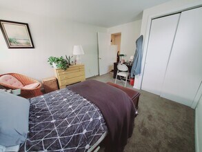 47 Whitmore Ln, Unit 3 in Stamford, CT - Foto de edificio - Building Photo