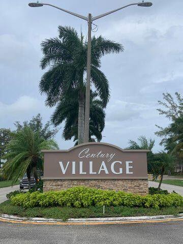 121 Salisbury E in West Palm Beach, FL - Building Photo