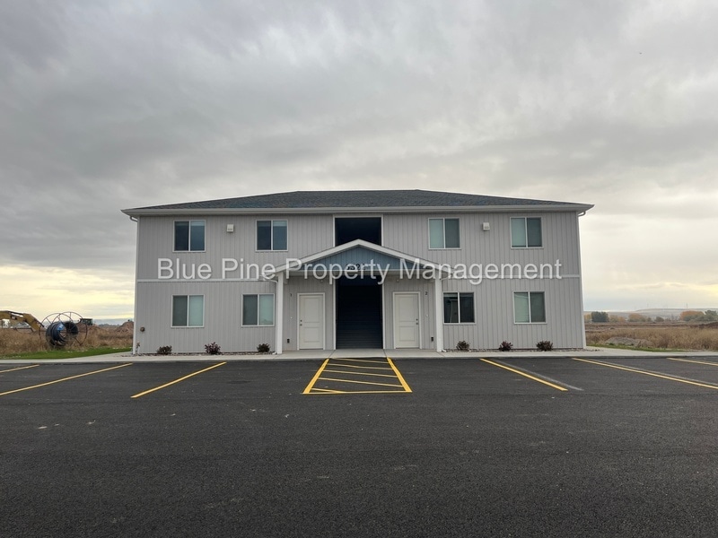 6322 N Freedom Rd in Idaho Falls, ID - Building Photo