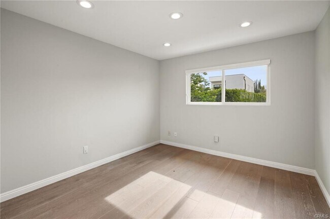 6215 Hesperia Ave in Los Angeles, CA - Building Photo - Building Photo