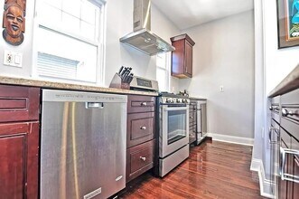 154 W Adams St, Unit 1 in Somerville, MA - Foto de edificio - Building Photo