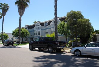 Queen Victoria Apartments in San Diego, CA - Building Photo - Building Photo