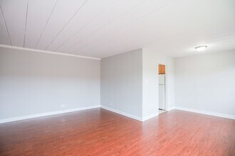 5655 N Christiana Ave in Chicago, IL - Foto de edificio - Building Photo