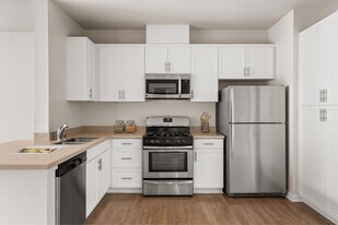 Sherman Circle in Los Angeles, CA - Building Photo