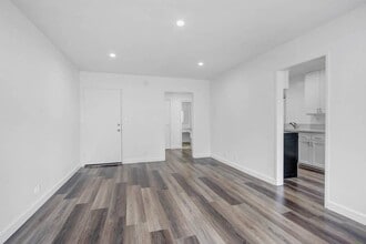 1021 Alabama St in Huntington Beach, CA - Building Photo - Building Photo