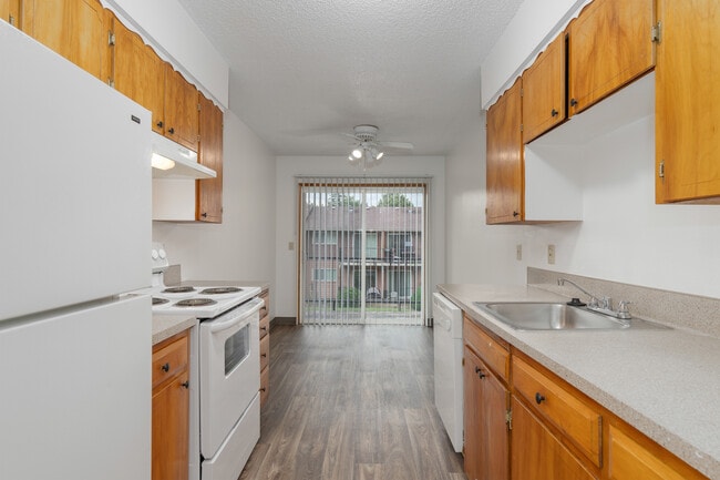 Brighton Hill in Tigard, OR - Building Photo - Interior Photo