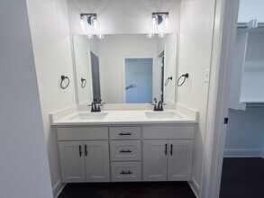 616 Oak St in Longview, TX - Foto de edificio - Building Photo