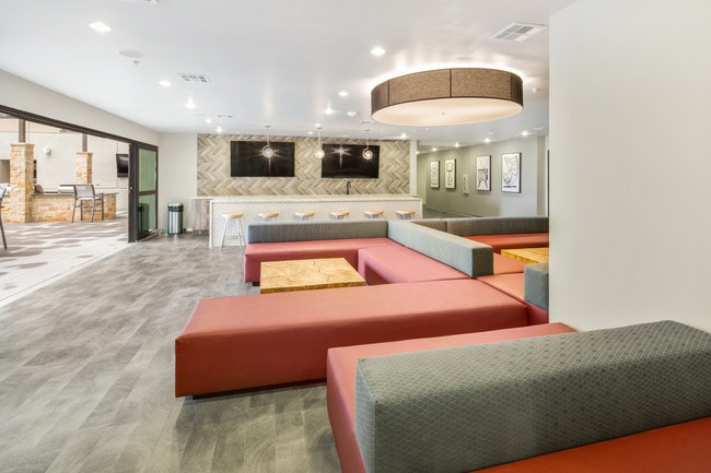The Rise at Northgate in College Station, TX - Foto de edificio - Building Photo