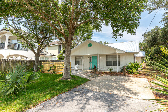 21624 Caribbean Ln in Panama City Beach, FL - Foto de edificio - Building Photo