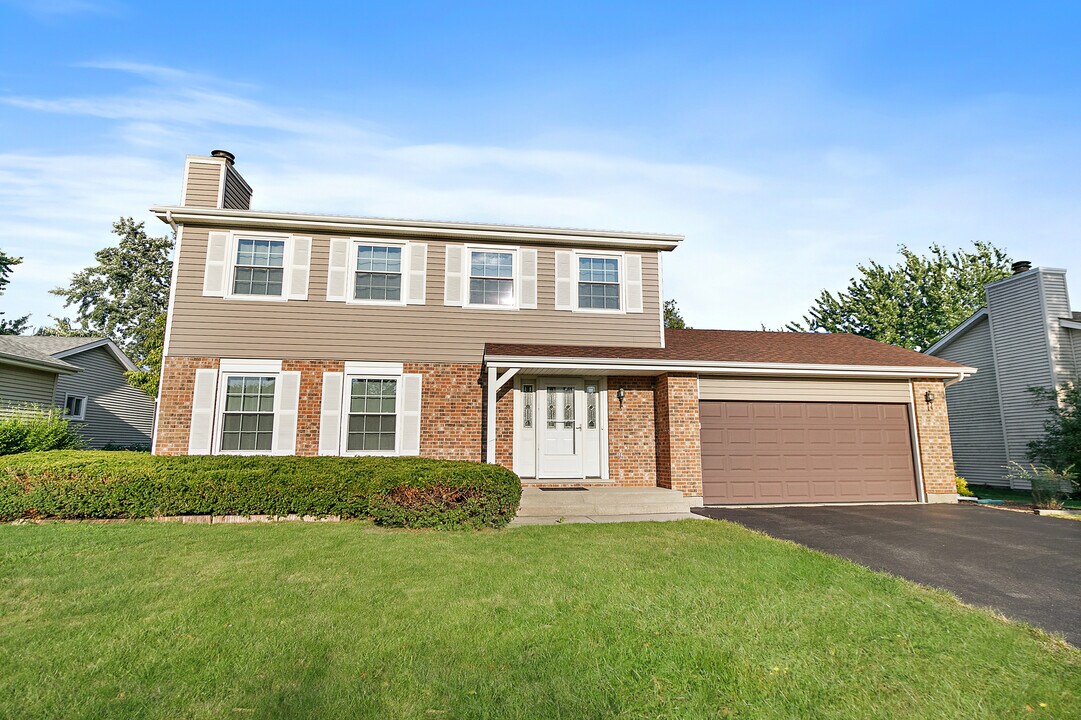 1648 Eddy Ln in Lake Zurich, IL - Building Photo