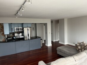 1360 N Sandburg Ter, Unit 1608 in Chicago, IL - Building Photo - Building Photo