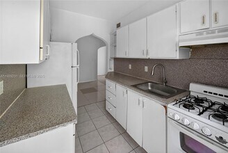 1220 Marseille Dr in Miami Beach, FL - Building Photo - Building Photo