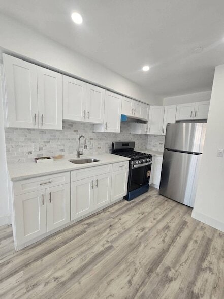 41-20 71st St in Queens, NY - Foto de edificio - Building Photo