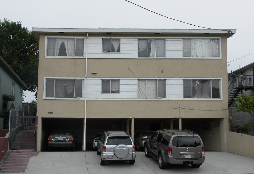 2733 23rd Ave in Oakland, CA - Building Photo