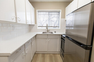Elbow Mission Apartments in Calgary, AB - Building Photo - Building Photo