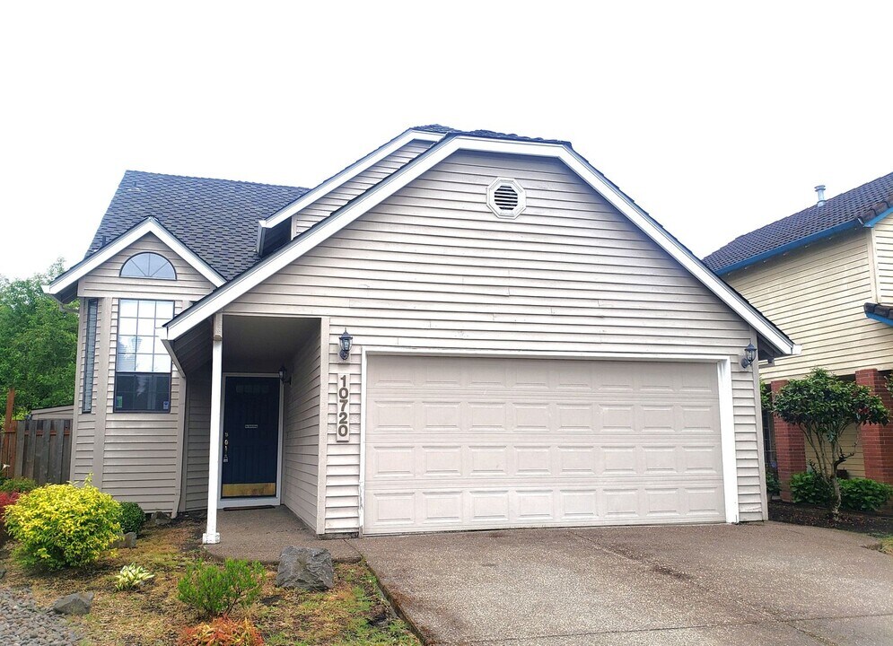 10720 SW Summer Lake Dr in Tigard, OR - Building Photo