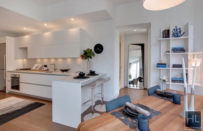 East 44th Street, Unit 40N in New York, NY - Building Photo - Building Photo