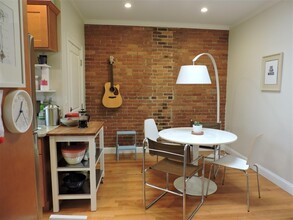 28 Marney St, Unit 3 in Cambridge, MA - Building Photo - Building Photo