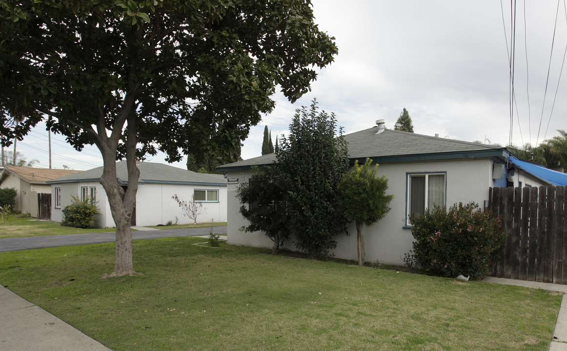 5842-5858 Western Ave in Buena Park, CA - Building Photo