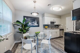 Woodland Creek Apartments in Durham, NC - Foto de edificio - Building Photo