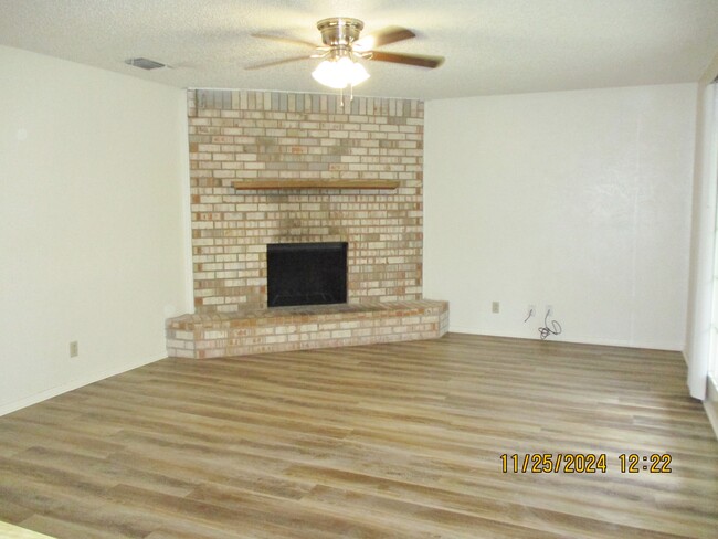 1109 Trammell Dr in Benbrook, TX - Building Photo - Building Photo