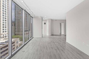 48 E Huron St in Chicago, IL - Building Photo