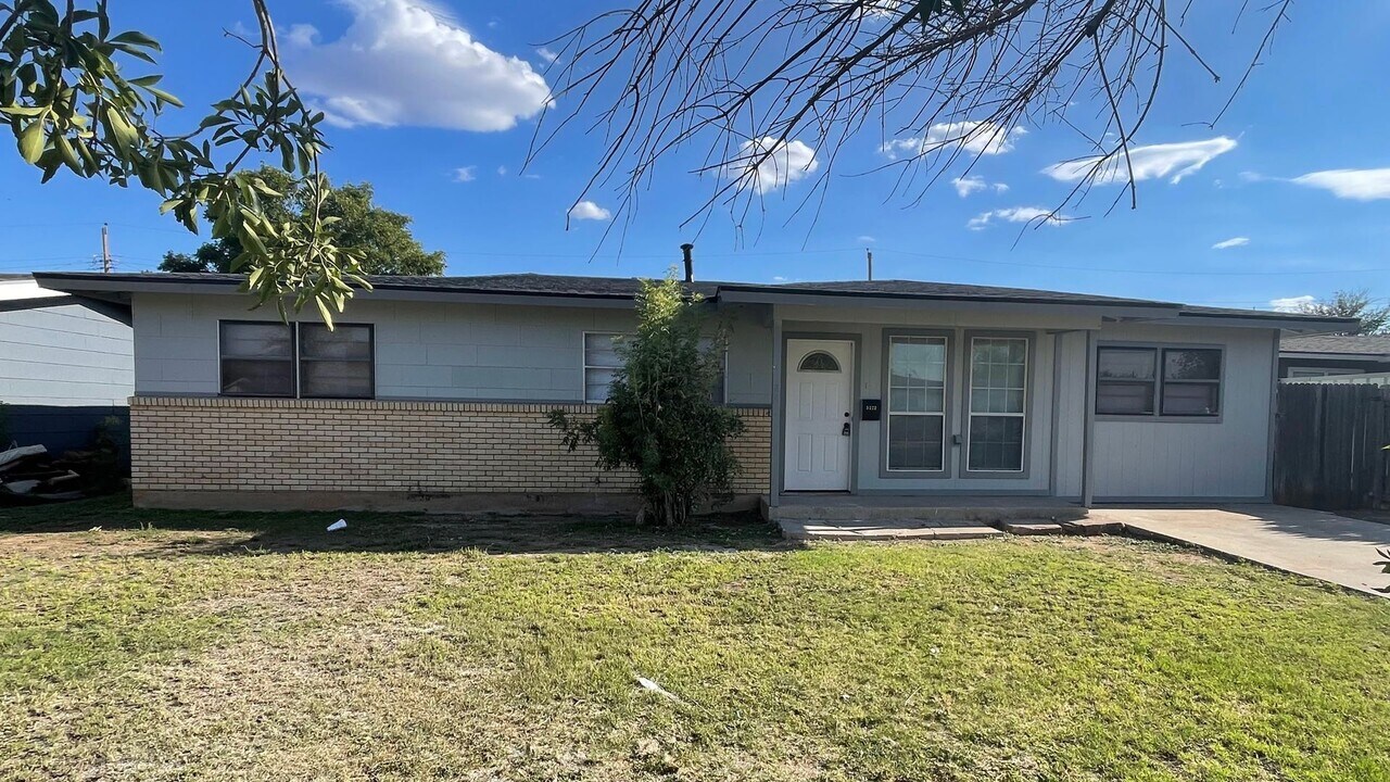 3222 Auburn Ave in Big Spring, TX - Building Photo