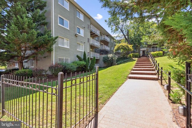 4477 B St SE in Washington, DC - Building Photo - Building Photo
