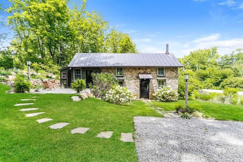 2432 Holicong Rd in New Hope, PA - Building Photo