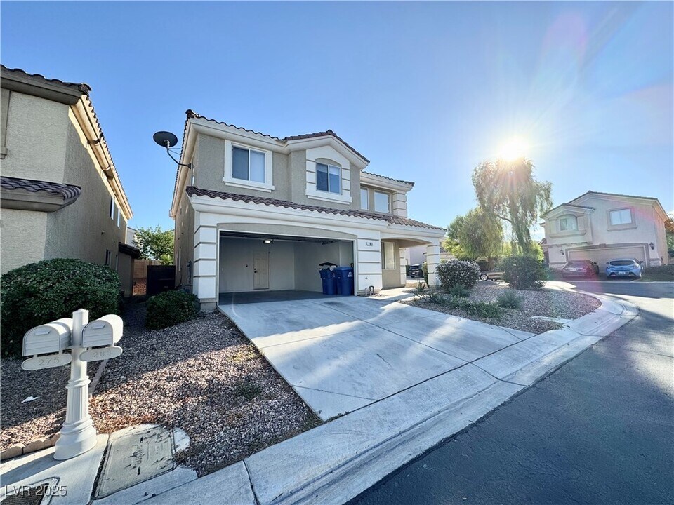 283 Crooked Tree Dr in Las Vegas, NV - Building Photo