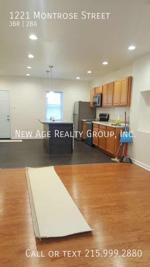 1221 Montrose St in Philadelphia, PA - Building Photo - Building Photo