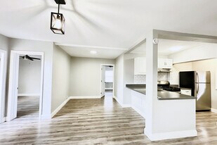 817 NE 19th Avenue in Fort Lauderdale, FL - Building Photo