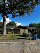 402 E Pine Ave in Malakoff, TX - Building Photo