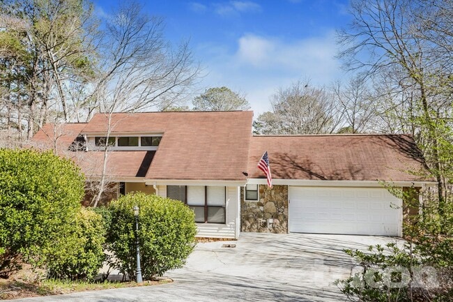 property at 3958 Cotswold Dr SW