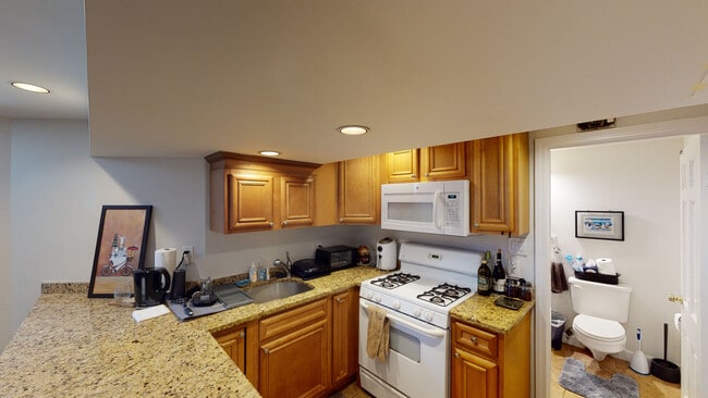 9 Ashton Pl, Unit B in Cambridge, MA - Building Photo - Building Photo