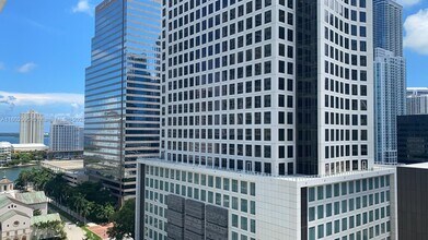 55 SE 6th St, Unit 1702 in Miami, FL - Building Photo - Building Photo