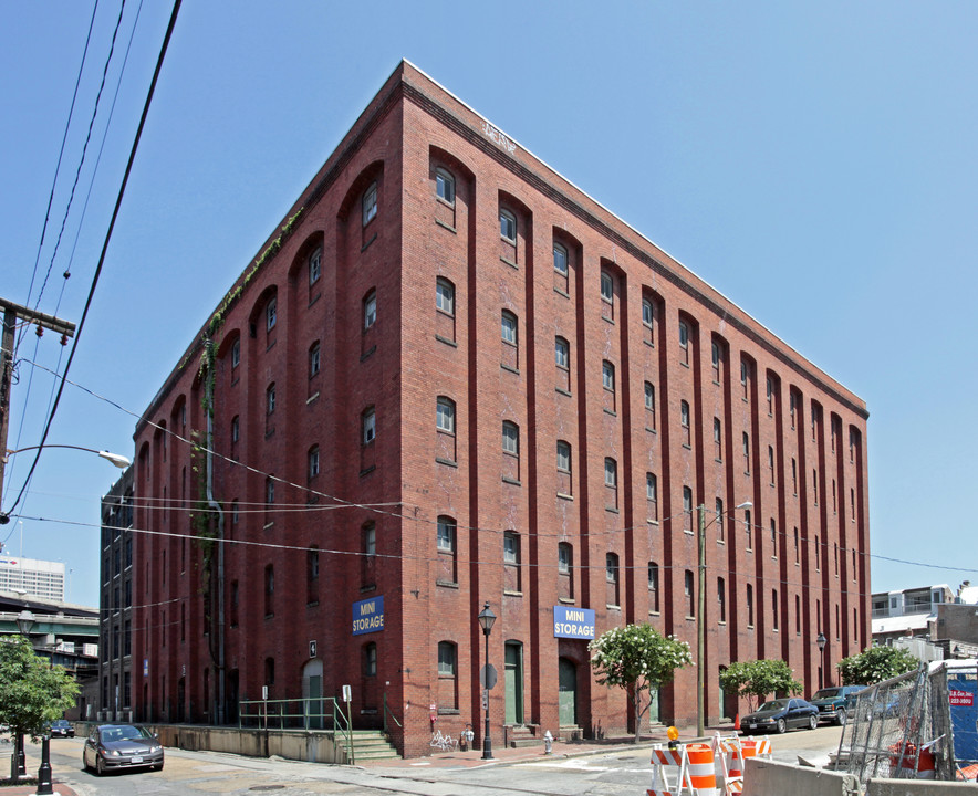 The Tracks At Shockoe Crossing in Richmond, VA - Building Photo